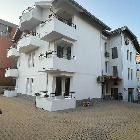Canavan's - - 200 Meters Away, Free Parking And Wifi