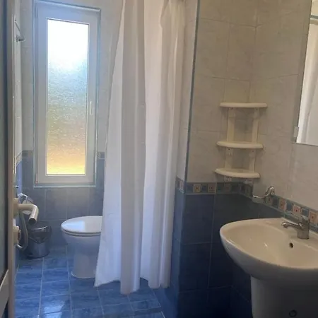 Canavan's - - 200 Meters Away, Free Parking And Wifi