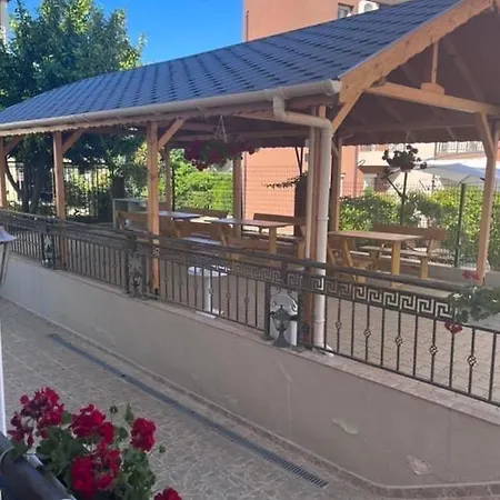 Canavan's - - 200 Meters Away, Free Parking And Wifi