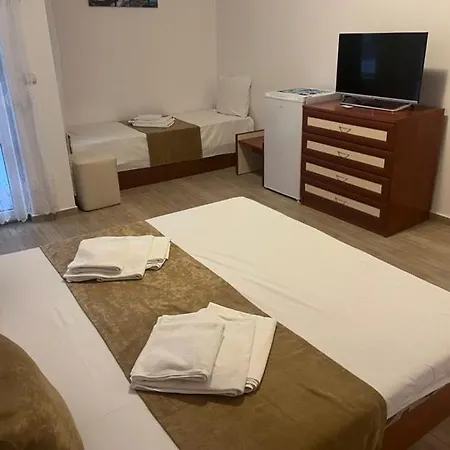 Canavan's - - 200 Meters Away, Free Parking And Wifi