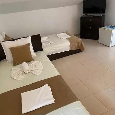 Canavan's - - 200 Meters Away, Free Parking And Wifi
