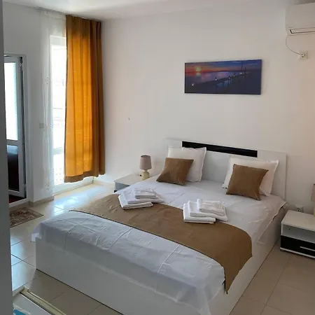 Canavan's - - 200 Meters Away, Free Parking And Wifi