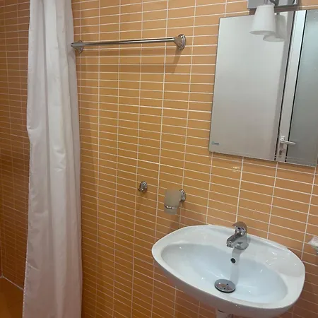 Canavan's - - 200 Meters Away, Free Parking And Wifi