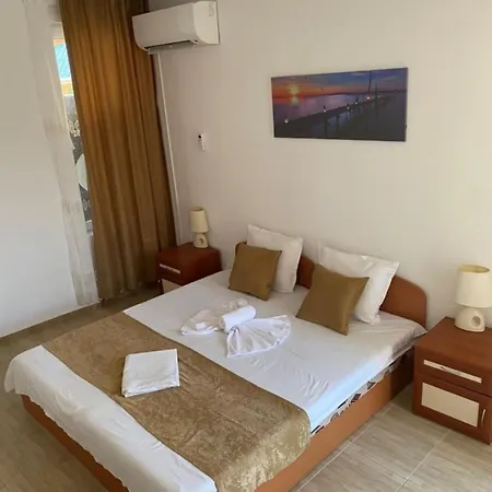 Canavan's - - 200 Meters Away, Free Parking And Wifi