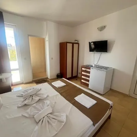 Canavan's - - 200 Meters Away, Free Parking And Wifi